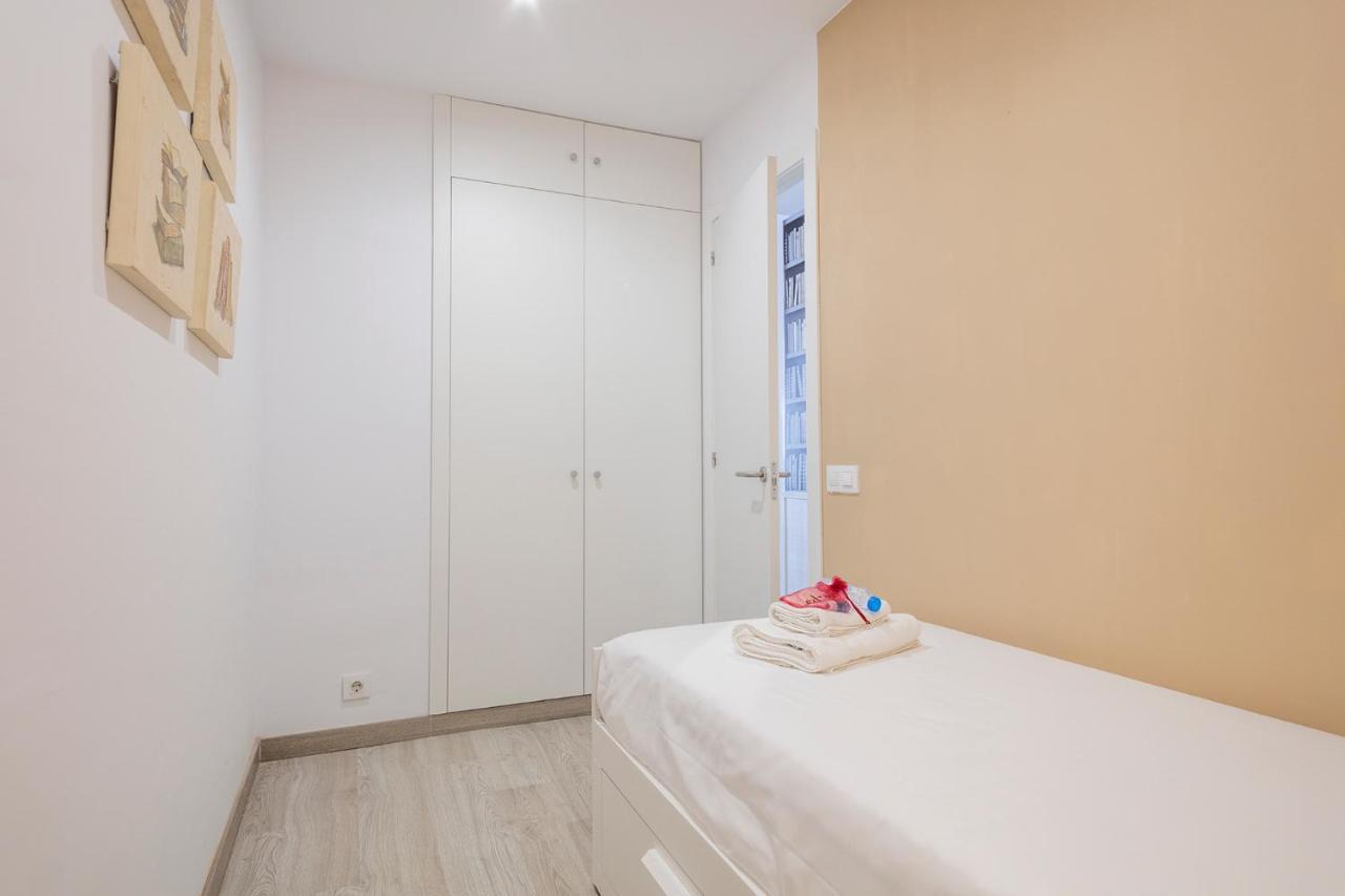 Alcam Books Apartment Барселона Екстериор снимка