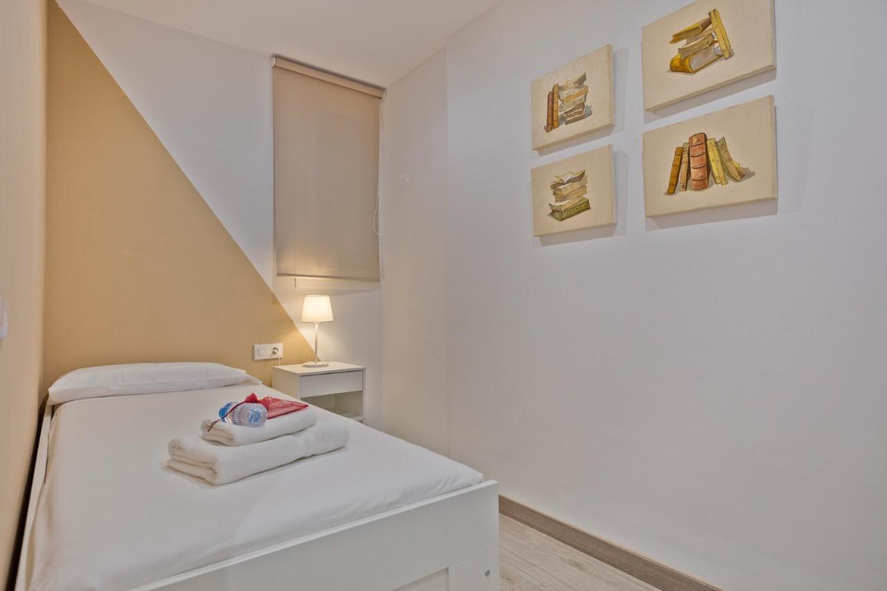 Alcam Books Apartment Барселона Екстериор снимка